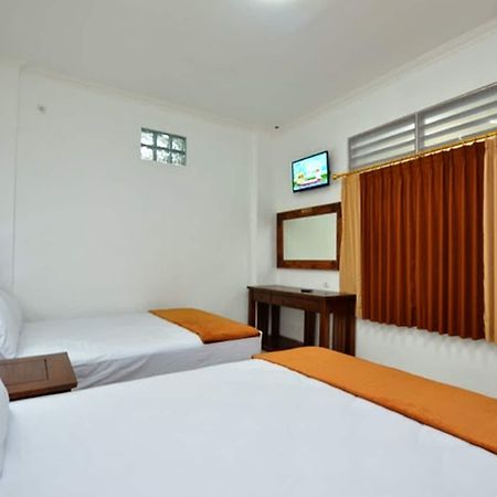Hotel Bukit Uhud 요그야카르타 외부 사진