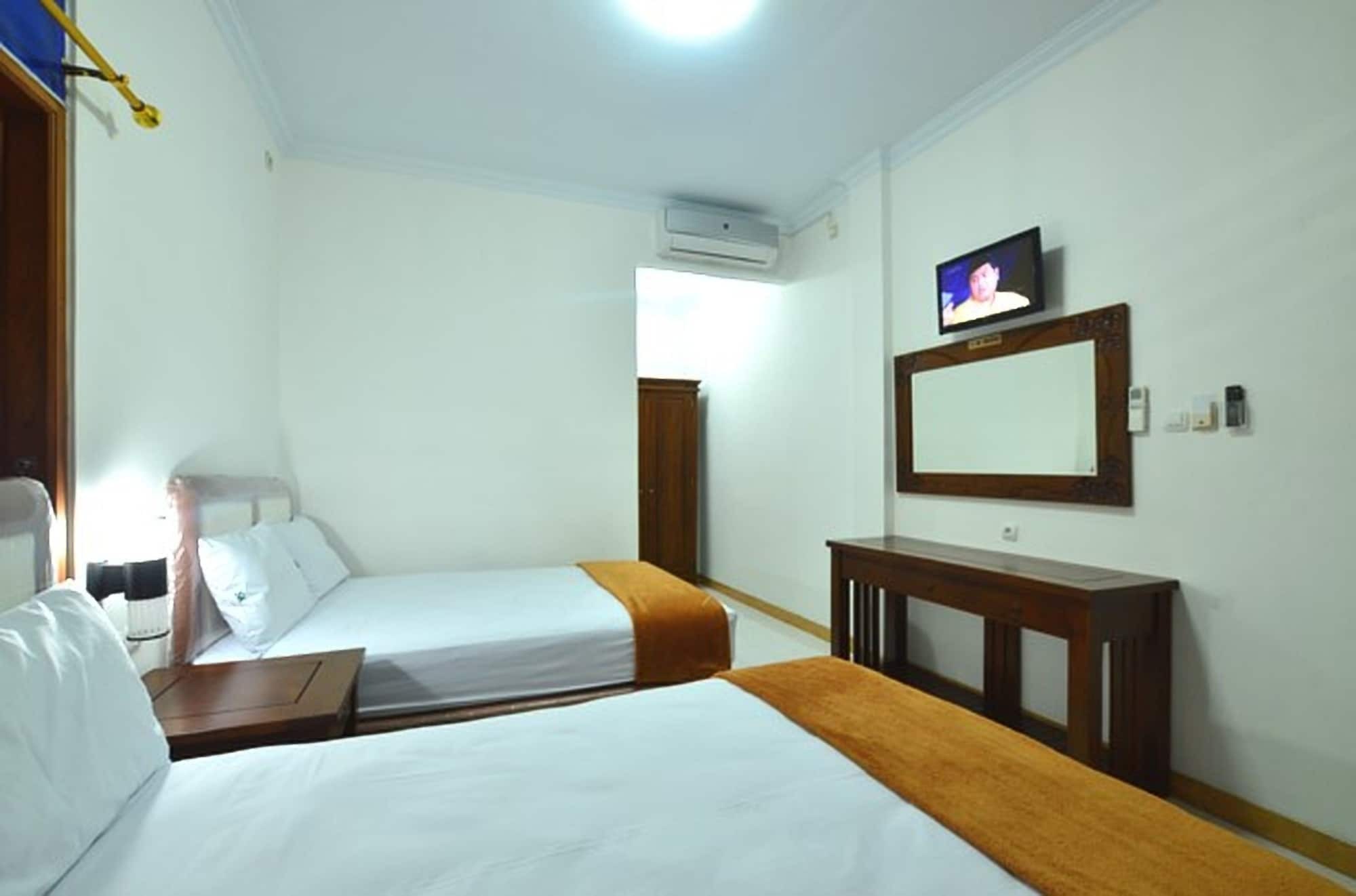 Hotel Bukit Uhud 요그야카르타 외부 사진